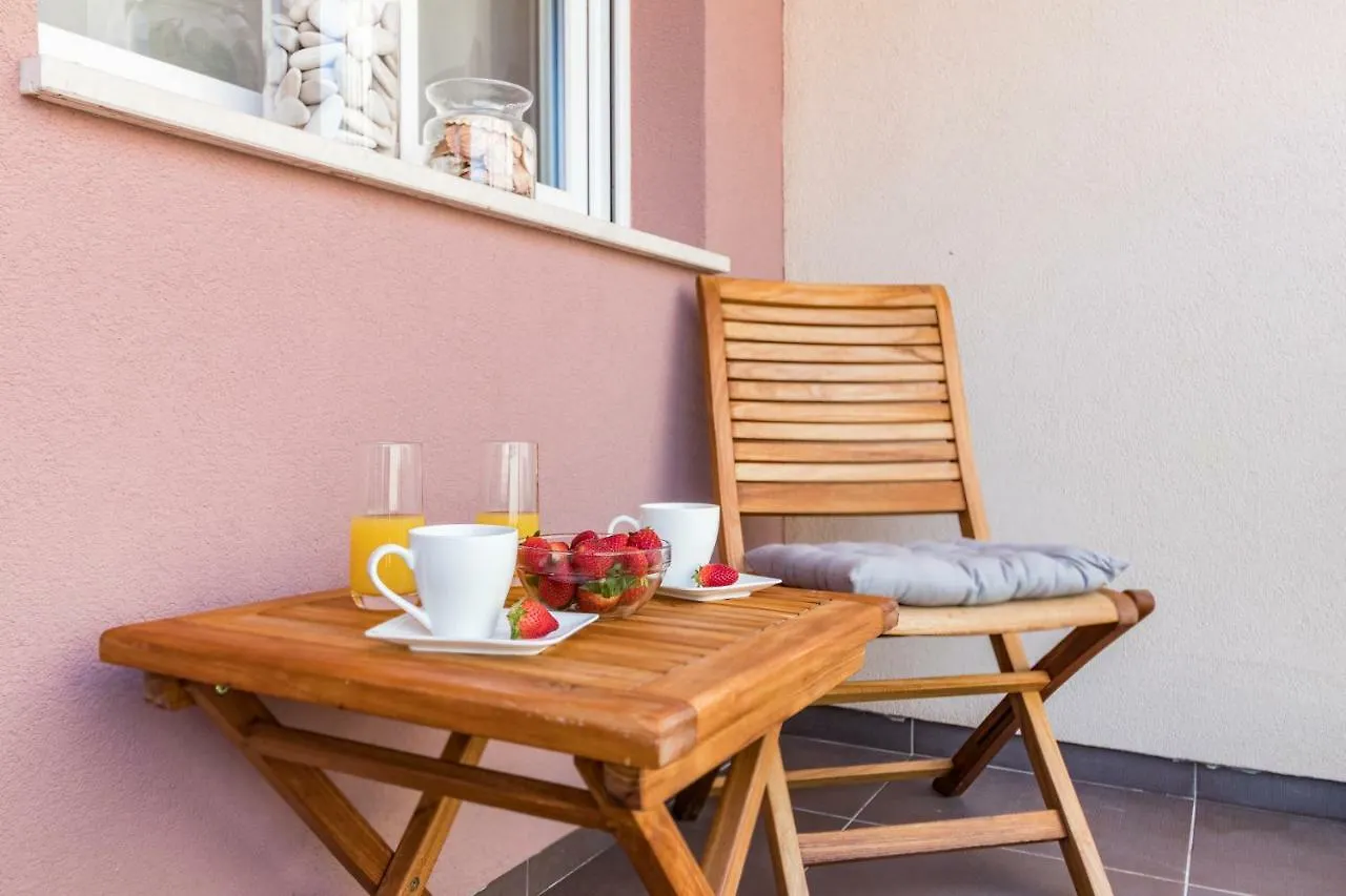 Monte Paradiso Deluxe Apartment Pula 0*,  Croatia